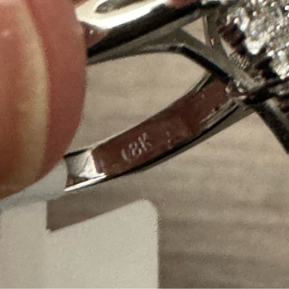 18k 1.5ct Heart Ring - Picture 11 of 12
